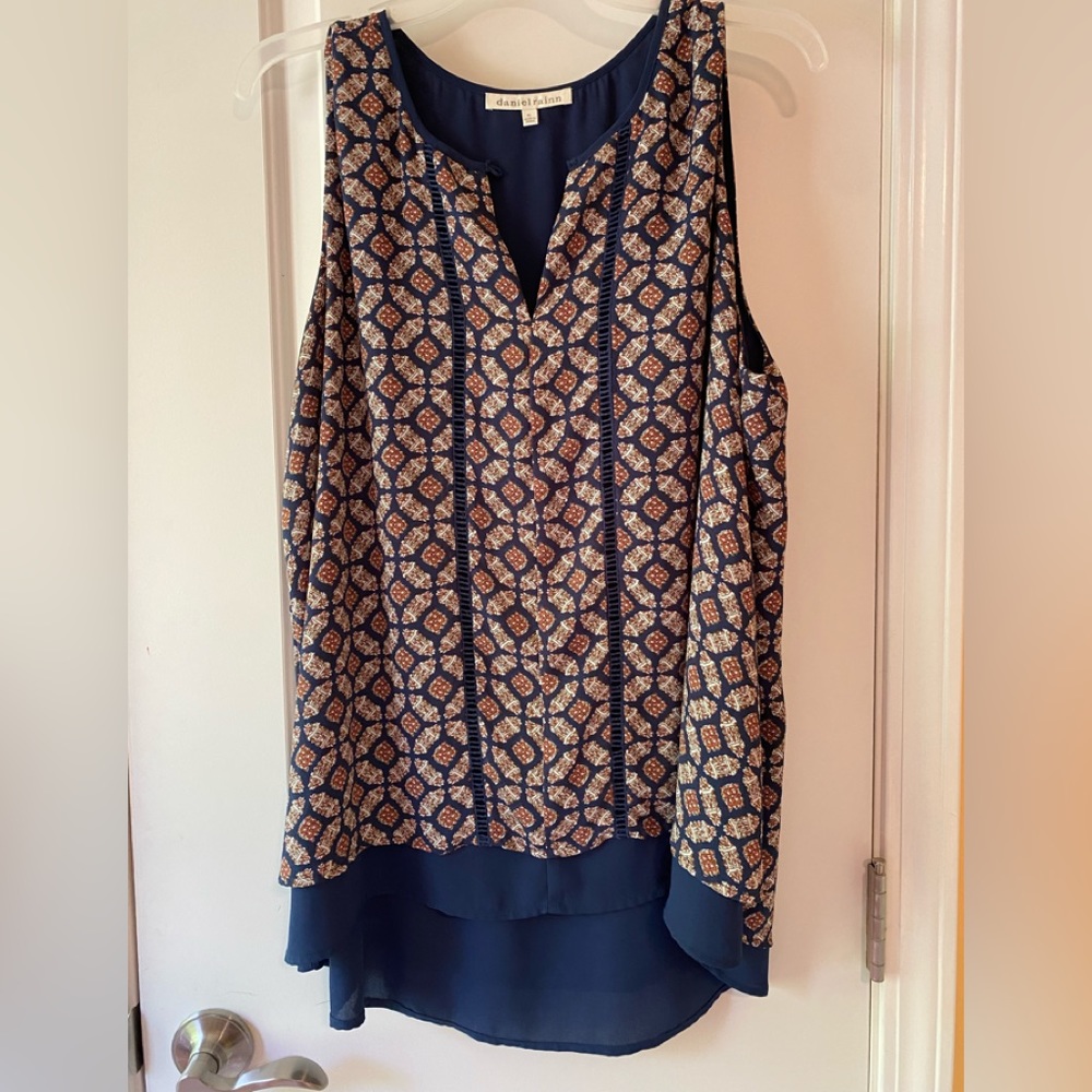 👚 Patterned Daniel Rainn Sleeveless Top